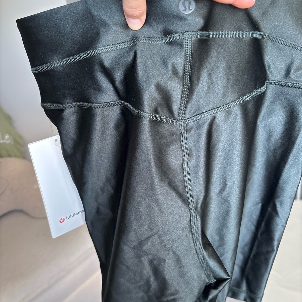 Lululemon bike shorts size 6 - Picture 2 of 3